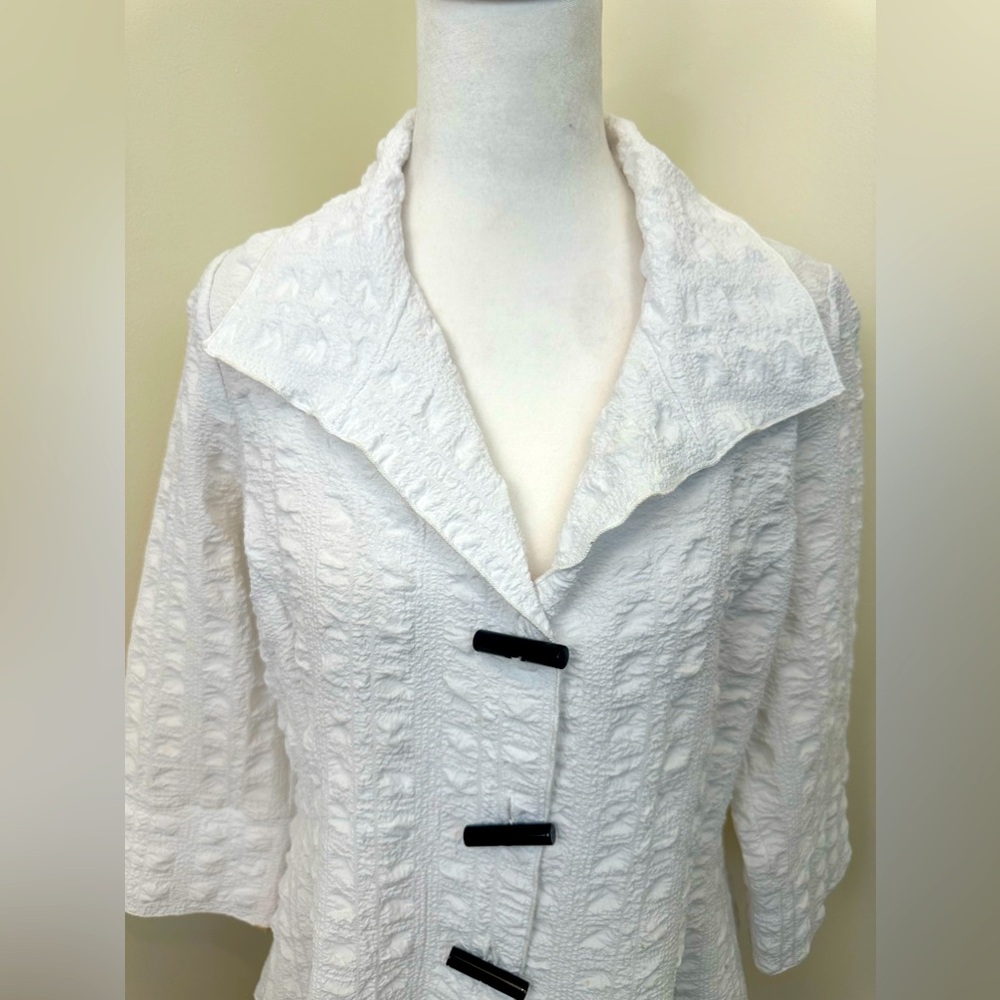 NWT IC by Connie K White Button Down Woman's M Blouse - Picture 2 of 8
